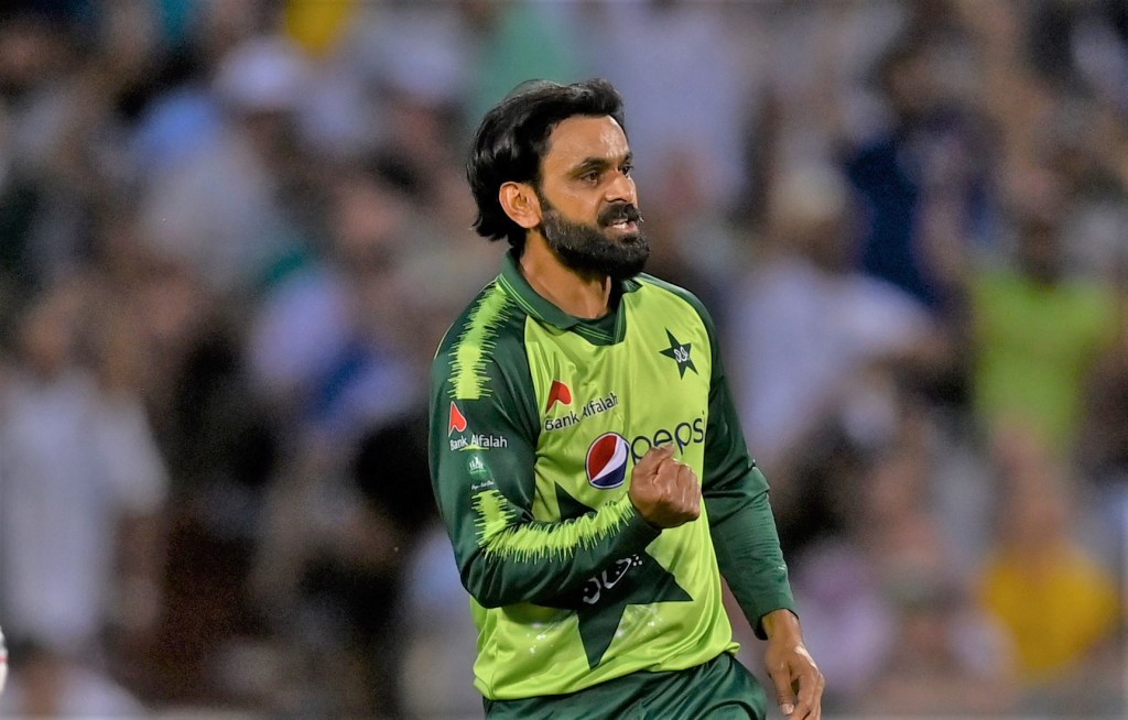 Hafeez gets another player of the match award, Pakistan&nbsp;win